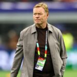 Futebol - Copa do Mundo FIFA 2026 - Grupo F - Holanda x Japão - Dallas Stadium, Arlington, Texas, EUA - 14 de junho de 2026 O técnico holandês Ronald Koeman entra em campo antes da partida REUTERS/Hannah Mckay