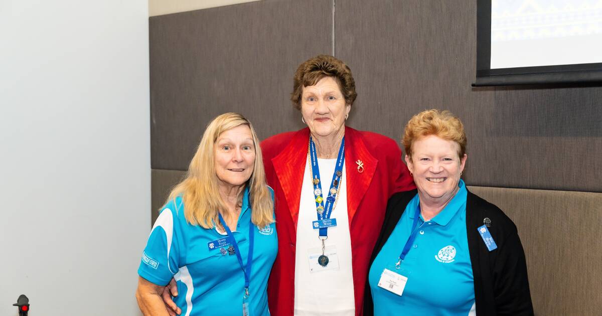 Denise Eeles (à esquerda), com Delyse Ward e Sue Budd, todas de Bullsbrook. Foto de Angelique Lee.