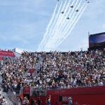 As quartas de final de Emma Raducanu no Queen's foram interrompidas inesperadamente depois que o rugido dos jatos Trooping the Color trovejou acima e forçou o jogo a parar