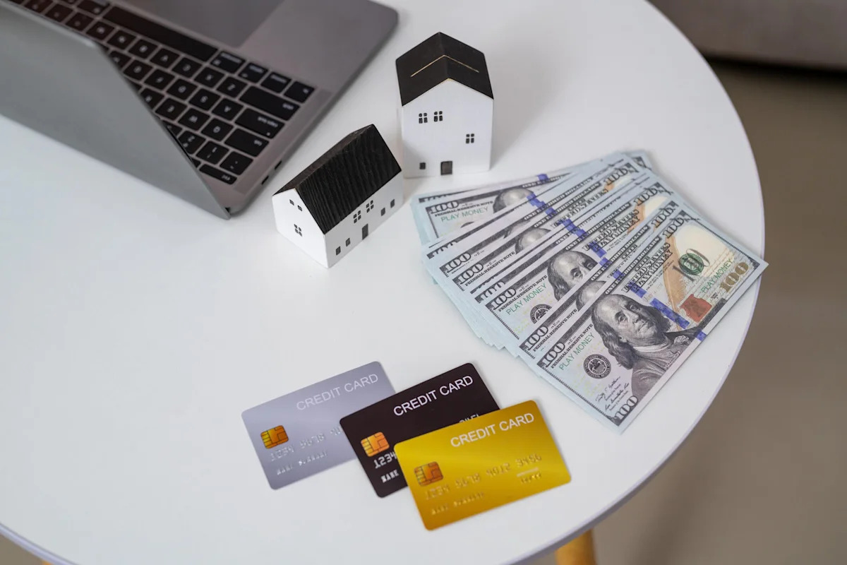 Empréstimo para aquisição de casa própria vs. HELOC: Qual opção é a certa para o seu plano de pagamento de cartão de crédito?