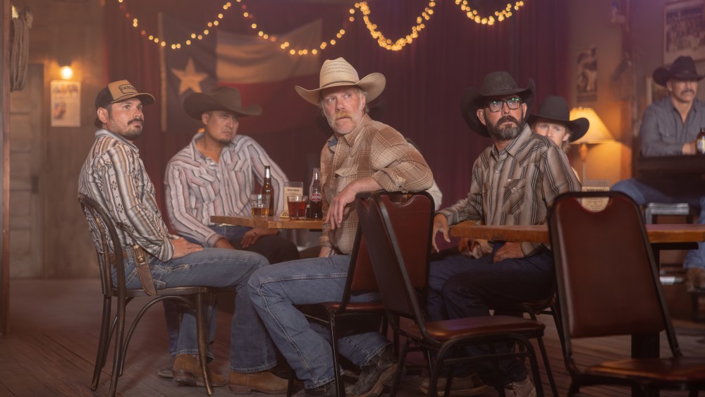 Episódio 7 de 'Dutton Ranch': (SPOILER) é assassinado, (SPOILER) pode morrer e todo mundo fica bêbado ou briga de bar