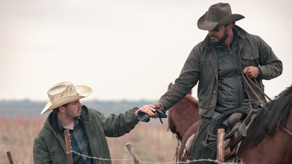 Episódio 8 de 'Dutton Ranch': Enquanto dois filhos traem suas famílias e outros dois enfrentam um impasse de espingarda, Carter continua caindo dos cavalos e vomitando