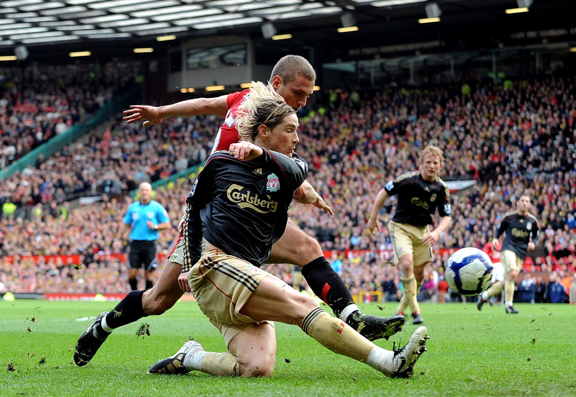 Esqueça Fernando Torres, Nemanja Vidic agora cita três adversários 'mais difíceis' que enfrentou no Man Utd