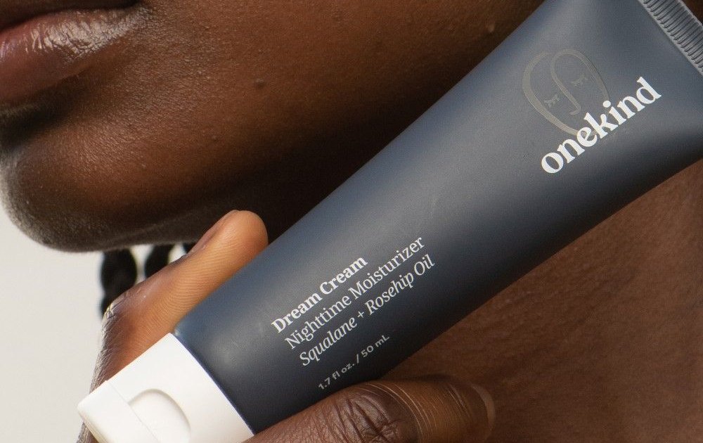Este creme noturno rico deixa a pele macia e hidratada - agora com 30% de desconto