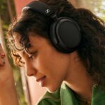 Pessoa usando Sennheiser ACCENTUM Wireless