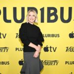 Estrela de 'Pluribus' Rhea Seehorn sobre por que ela ainda não interrogou Vince Gilligan e os escritores sobre a segunda temporada