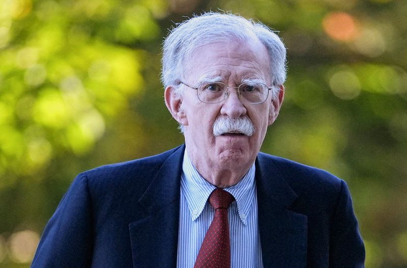 Ex-conselheiro de Trump, Bolton, se declarará culpado em documentos confidenciais, relata a CNN