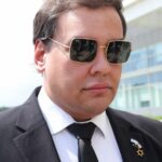 Ex-deputado de Nova York George Santos sob investigação por suposta utilização de informações privilegiadas em Kalshi