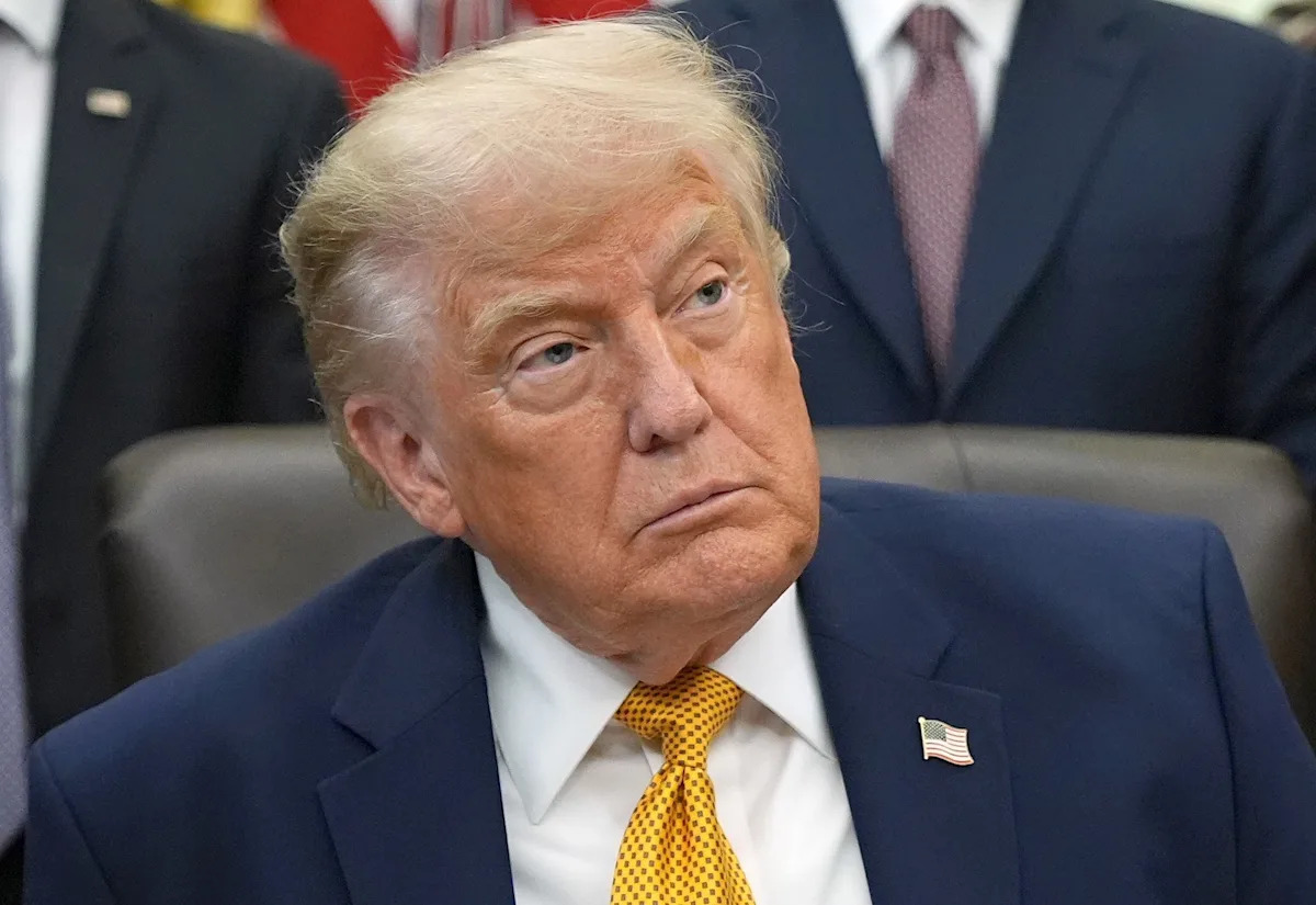 Foto de Jacquelyn Martin / AP - FOTO: O presidente Donald Trump fala durante a assinatura de uma ordem executiva no Salão Oval da Casa Branca em Washington, 22 de junho de 2026.