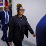Andrew Harnik / Getty Images - FOTO: Ex-guarda penitenciária Tova Noel testemunha em entrevista fechada com o Comitê de Supervisão da Câmara sobre a morte de Epstein