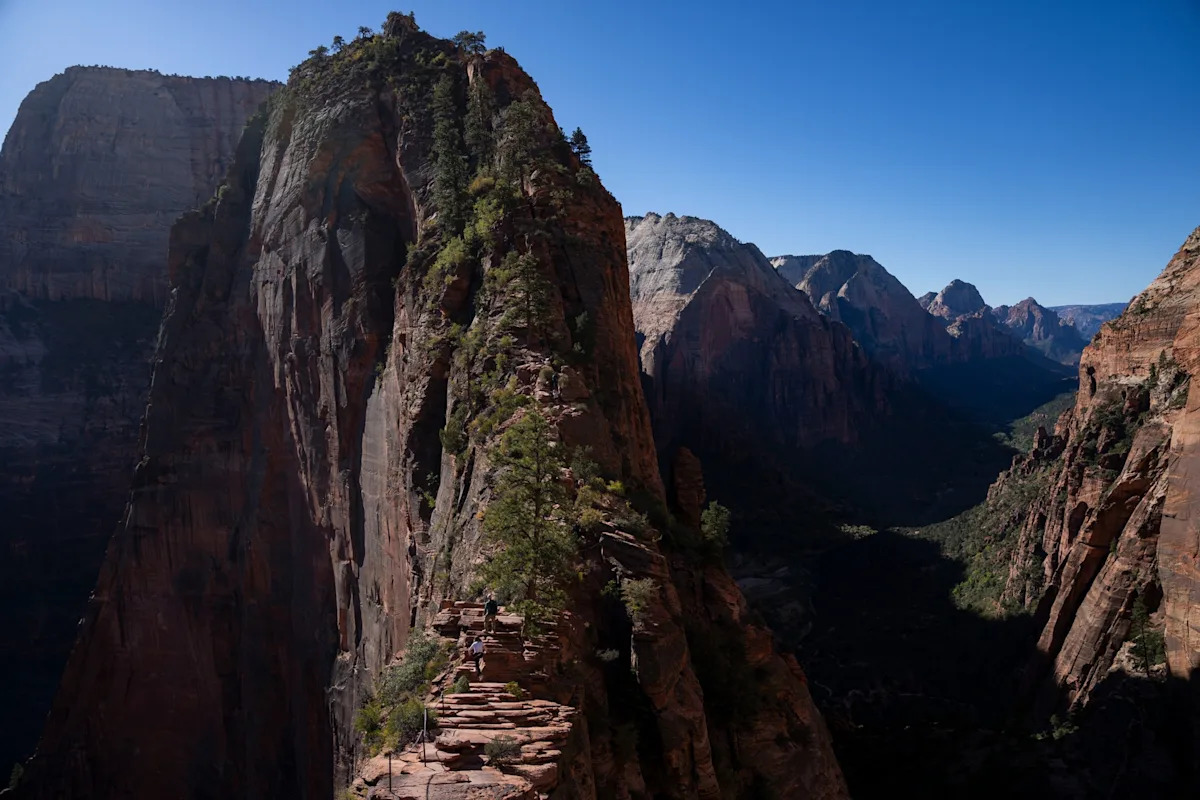 Kayla Bartkowski / Getty Images - FOTO: Angel's Landing no Zion National Park, 6 de outubro de 2025, em Springdale, Utah.