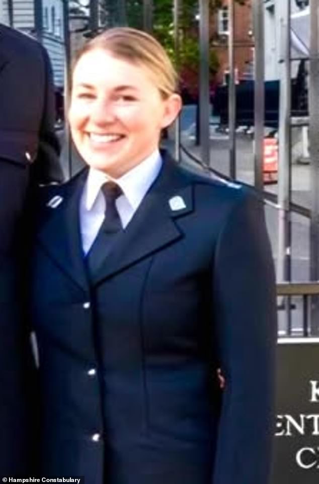 Christi Hill, que serviu como oficial da Polícia de Hampshire em Portsmouth antes de deixar a força em abril de 2024, foi alvo online depois que seu nome e foto foram identificados erroneamente