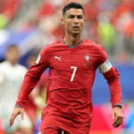 FIFA WC 2026: Cristiano Ronaldo usa chuteiras douradas personalizadas antes do confronto com a Colômbia