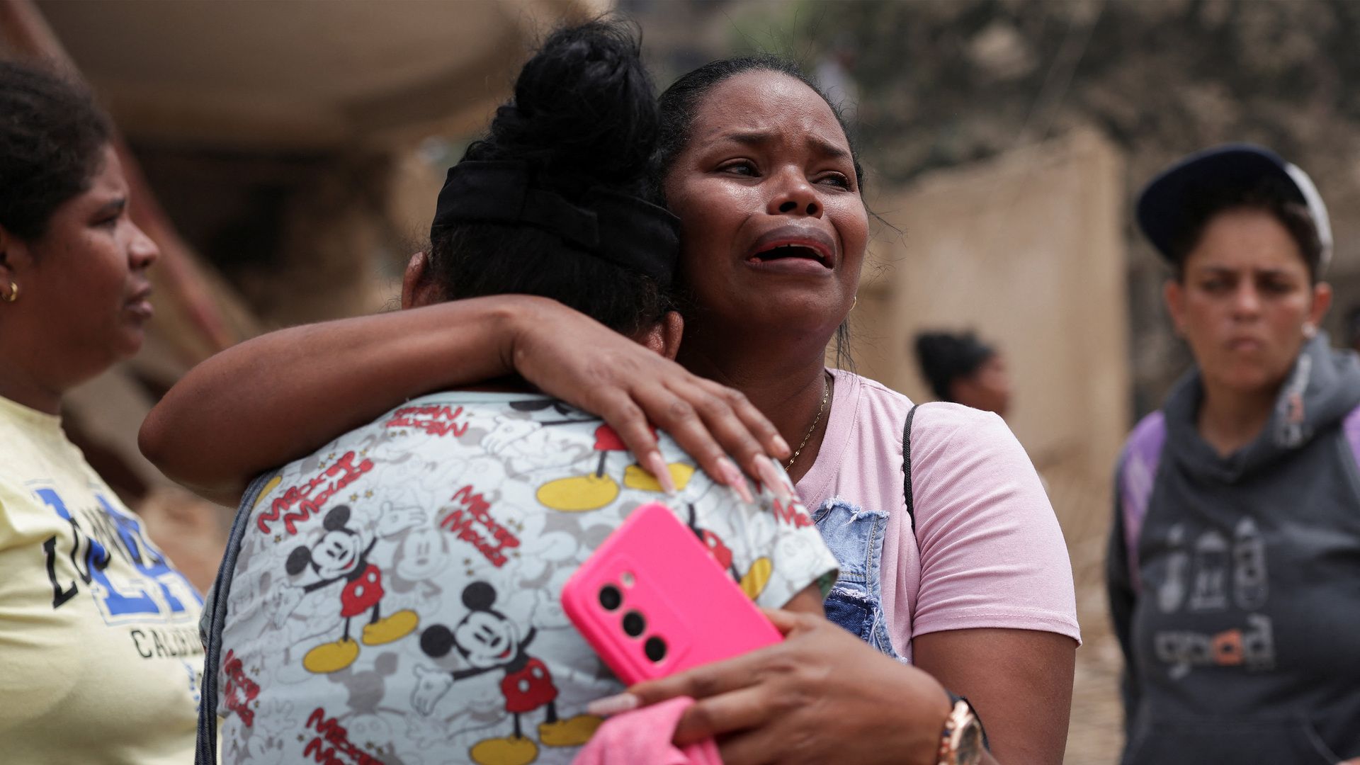 Famílias desesperadas procuram entes queridos desaparecidos na Venezuela