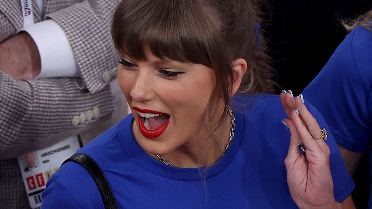 Finais da NBA: Taylor Swift recebe calorosas boas-vindas no Madison Square Garden dias depois de Trump ter sido vaiado | Vídeo