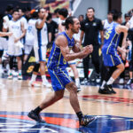 O guarda da TNT, Jordan Heading, reage durante o jogo 6 das semifinais do PBA contra o Meralco.