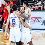 Calvin Oftana e Jordan da TNT Tropang 5G liderando durante o jogo 7 das finais da PBA Commissioner's Cup de 2026 contra Barangay Ginebra Gin Kings.