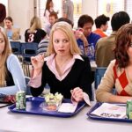 Espalhar boatos pode ter uma vantagem reprodutiva, de acordo com um novo estudo. Na foto: uma cena de Meninas Malvadas - um filme centrado em fofocas