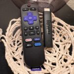Roku Streaming Stick 4K App Store em uma TV LG.
