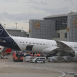 Funcionários da Lufthansa ficam feridos após colapso de Boeing 787 em Frankfurt