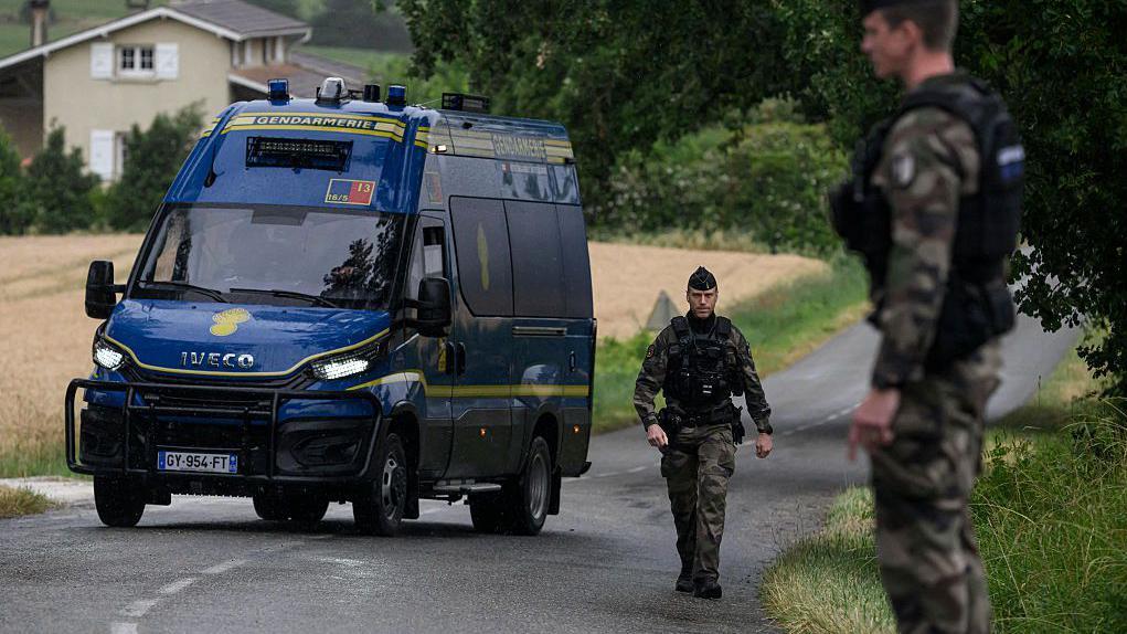 Fúria na França após divulgação da ficha criminal de suspeito de assassinato de criança