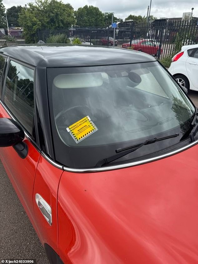 Motoristas em Bedford reagiram com fúria depois que seus carros foram agredidos com multas de estacionamento - apesar de terem sido instruídos a evitar a área por causa de um acidente fatal de trem.