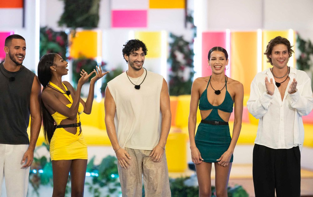 Gabriel, da Love Island, fez sexo com uma mulher de 52 anos: 'Quente pra caralho para a idade dela'
