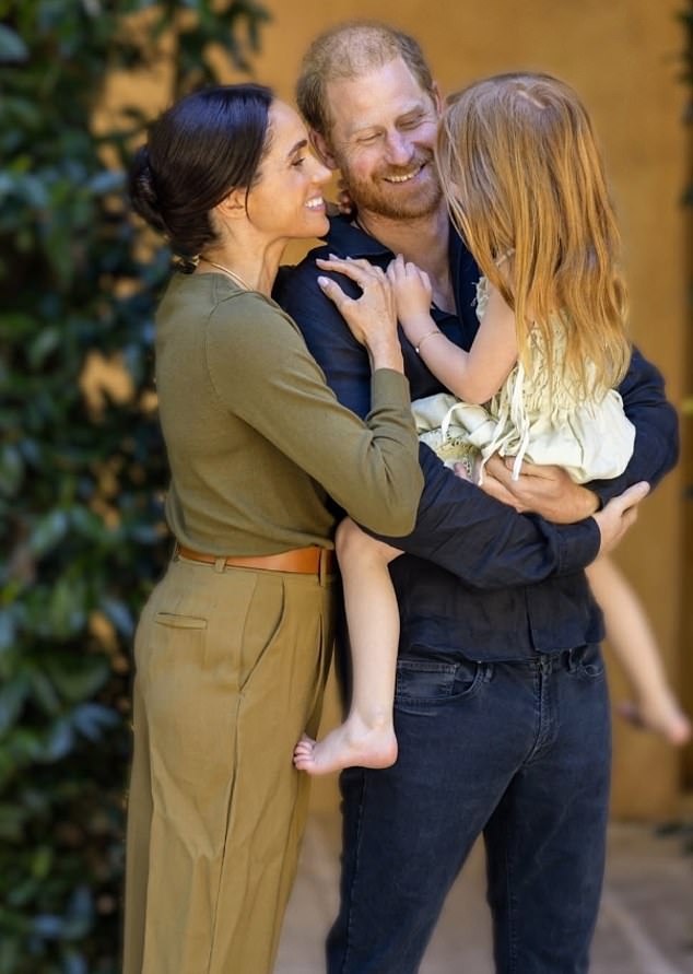 Meghan Markle marcou o quinto aniversário dela e da filha do Príncipe Harry, Princesa Lilibet, com duas novas fotos no Instagram