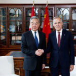 Geely, da China exclusiva, enviará os primeiros Lotus EVs para o Canadá em julho sob o acordo Carney-Xi, diz o embaixador