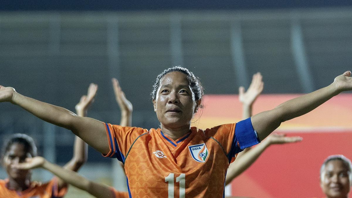 Grace Dangmei sobre a aposentadoria na Índia: se ficarmos muito tempo no mesmo lugar, nosso valor diminuirá