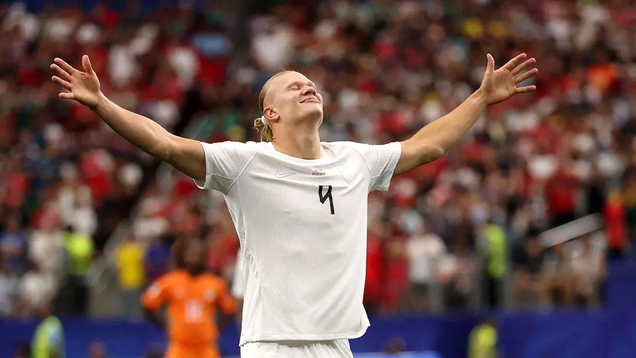 Haaland marca o gol da vitória e manda a Noruega para o confronto das oitavas de final no Brasil