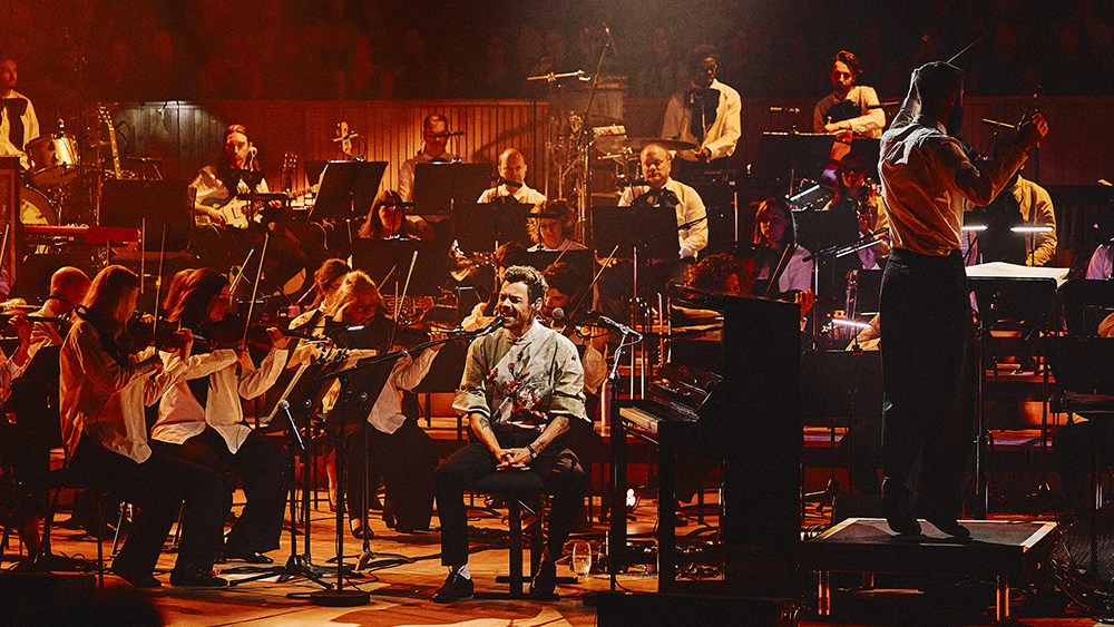 Harry Styles troca disco por música clássica e toca alguns cortes profundos no show de orquestra celestial e íntimo: crítica do concerto