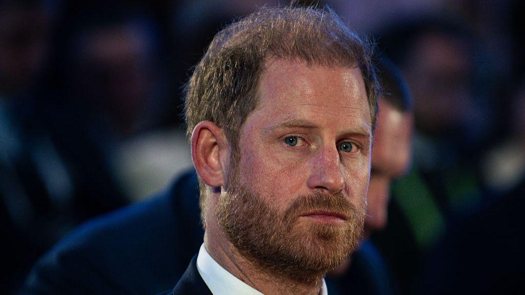 Harry reconsidera trazer Meghan e filhos em viagem ao Reino Unido