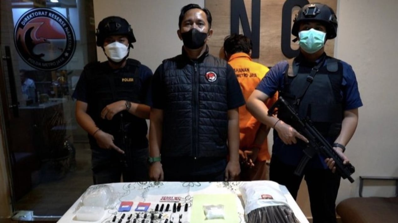 Heboh! Stiker Sedot WC de Pinggir Jalan Jaktim Dipakai Jadi Kode Jual Beli Narkoba