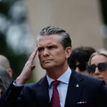Hegseth marca o Dia D na França com palavras duras para a Europa sobre migração e gastos com defesa