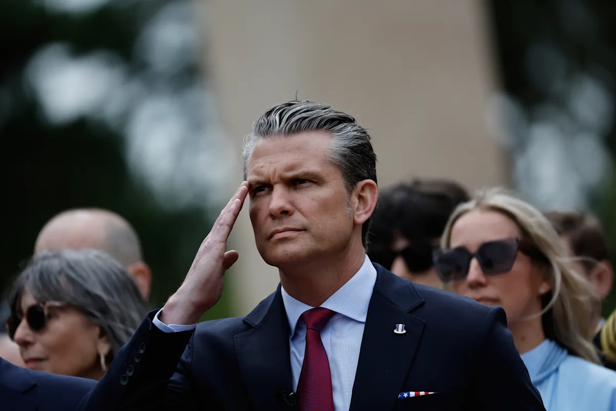 Hegseth marca o Dia D na França com palavras duras para a Europa sobre migração e gastos com defesa