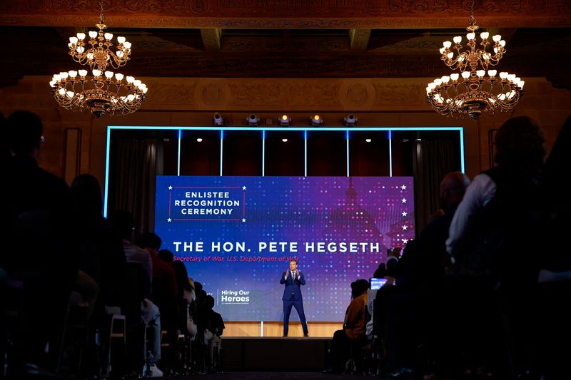 Hegseth, no evento do Dia D, diz que a Europa enfrenta ‘invasão’ de ideologias perigosas