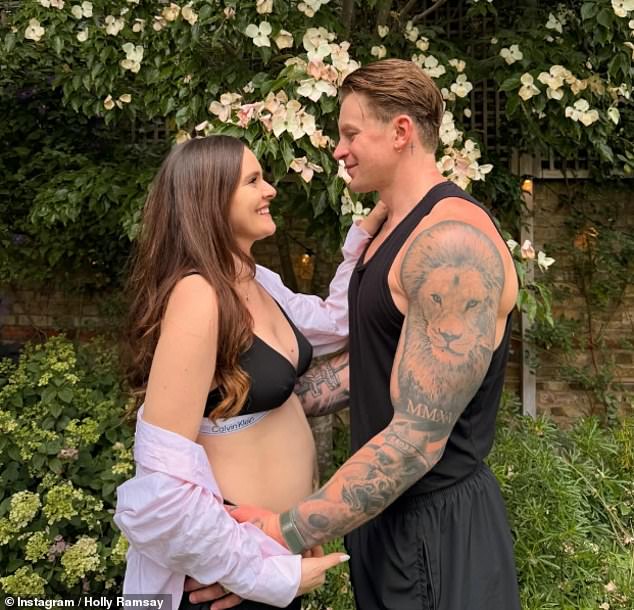 Adam Peaty e sua esposa Holly Ramsay anunciaram que estão esperando o primeiro filho juntos