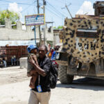 Homens armados sequestram respeitado especialista em segurança no Haiti devastado por gangues