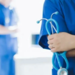 Hospital de Delhi oferece alívio de dores recorrentes com minicirurgia