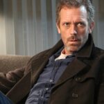 Hugh Laurie rebate a crítica de que 'House' tem a 'mesma narrativa em cada episódio': 'Se tudo o que você vê é hospital, médico, blá, blá, então não foi feito para você'