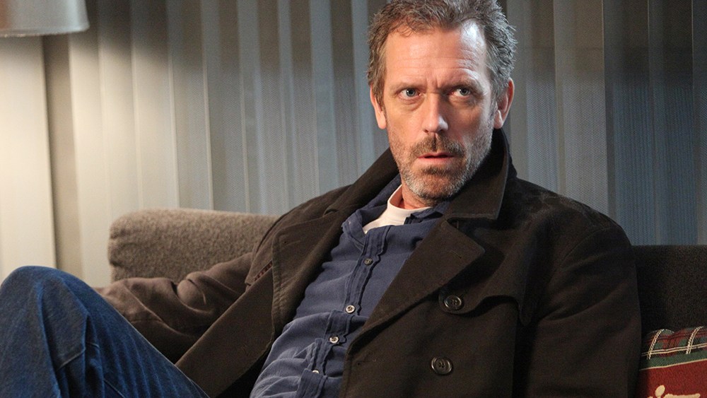 Hugh Laurie rebate a crítica de que 'House' tem a 'mesma narrativa em cada episódio': 'Se tudo o que você vê é hospital, médico, blá, blá, então não foi feito para você'