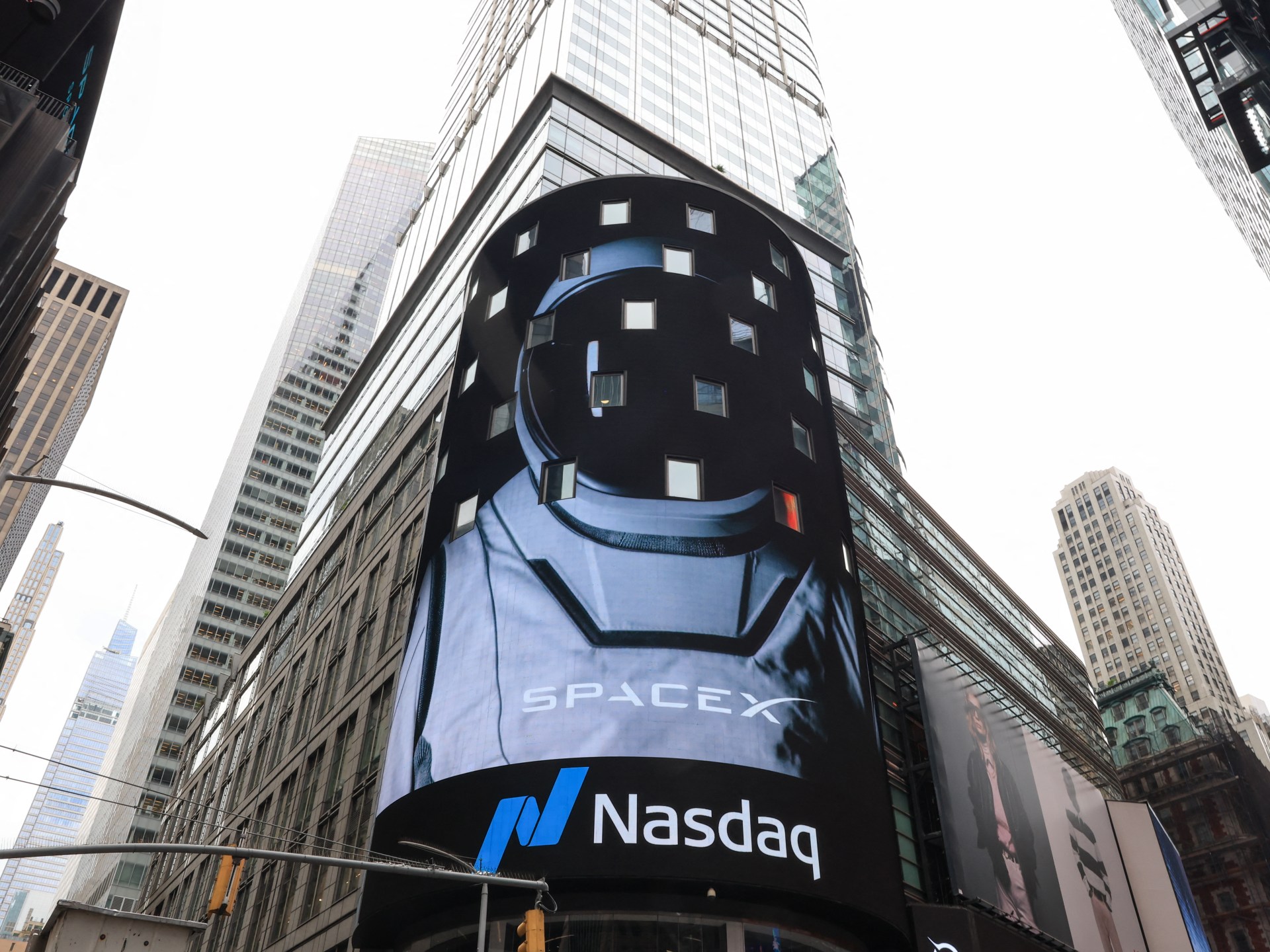 IPO da SpaceX estreia nos mercados dos EUA, Musk se torna o primeiro trilionário do mundo