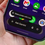 Um telefone mostrando uma conversa com o Google Gemini