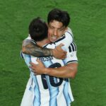 Imprensa argentina reage ao desempenho de Lisandro Martinez na Copa do Mundo na vitória da Argentina por 3 a 0 sobre a Argélia