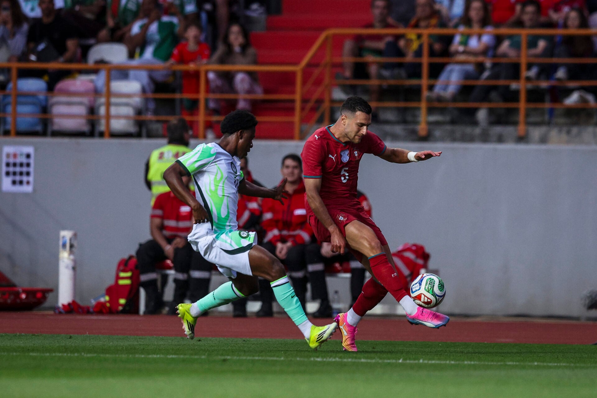 Imprensa portuguesa reage a Diogo Dalot e Bruno Fernandes vs Nigéria, um melhor que o outro