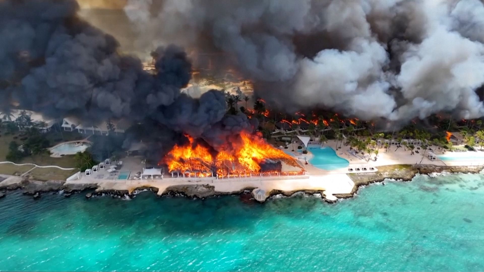 Inferno invade resort de praia na República Dominicana