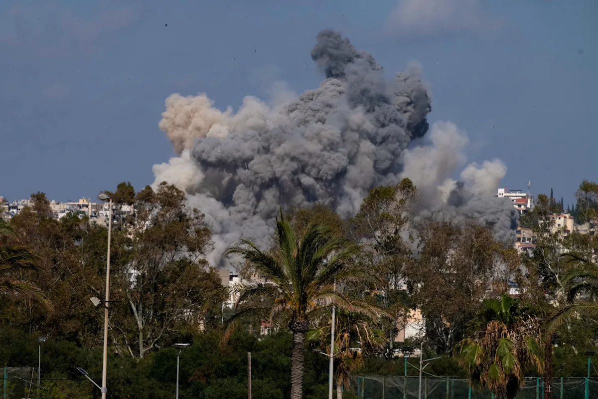 Israel ataca ao sul de Beirute antes do segundo dia de negociações críticas de cessar-fogo