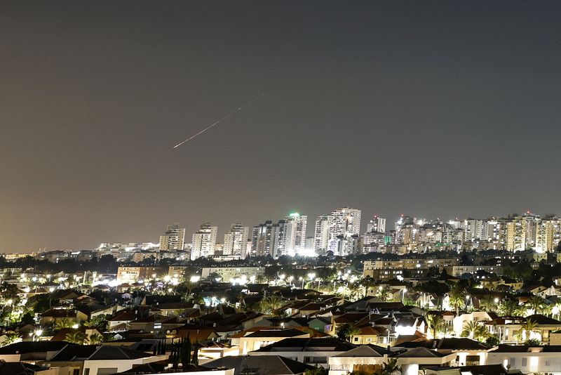 Israel atinge planta petroquímica do Irã em novos ataques após reprimenda de Trump