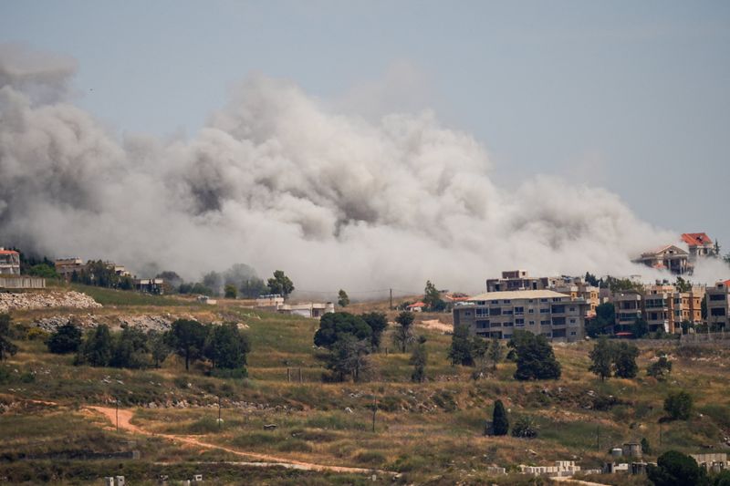 Israel continuará as operações no Líbano por enquanto, apesar do cessar-fogo, diz ministro da Defesa